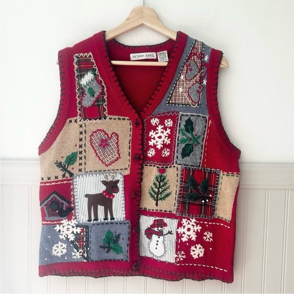 Victoria Jones Woman Sweaters - Vintage Festive Patchwork Medium Christmas Button Up Holiday Sweater Vest